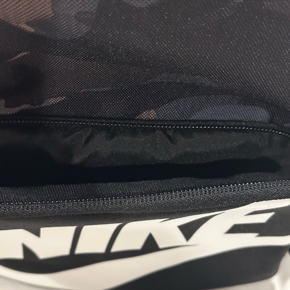 Nike Insulated Lunch Box - Picture 6 of 6